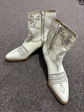 Diba.True Women's White Western Zip Ankle Boots - Leather Cowboy Style